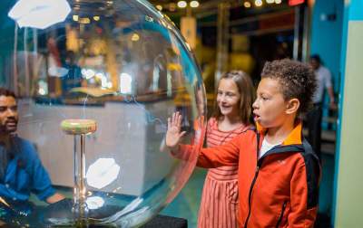 A child is wowed at the Discovery Children’s Museum in Las Vegas.