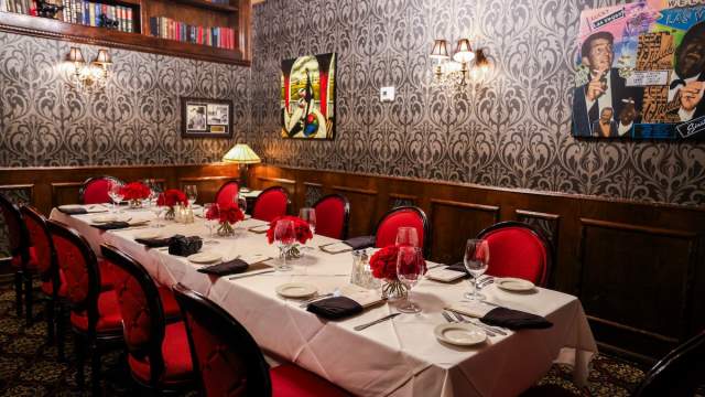 Golden steer mob room