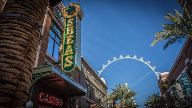 Sign for O'Sheas Casino with the High Roller Ferris Wheel in the background