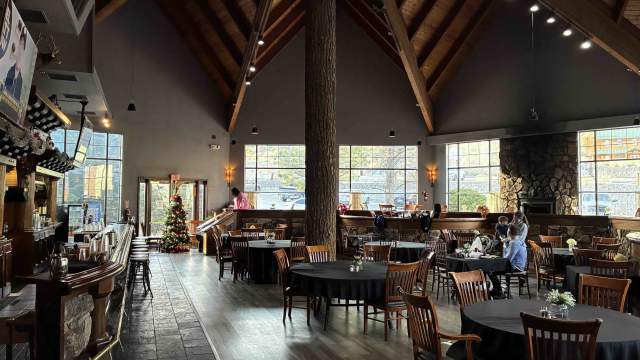 Restaurant at The Retreat - David Landsel