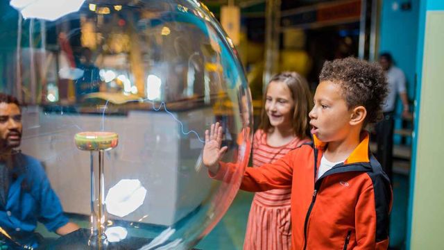 A child is wowed at the Discovery Children’s Museum in Las Vegas.