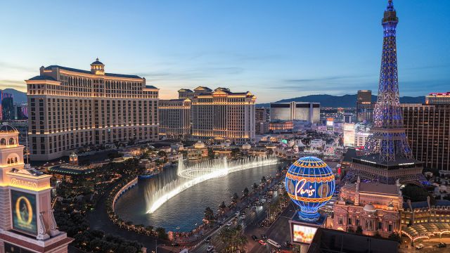 Take a look at this stunning view of the one and only Las Vegas strip during the sunrise.