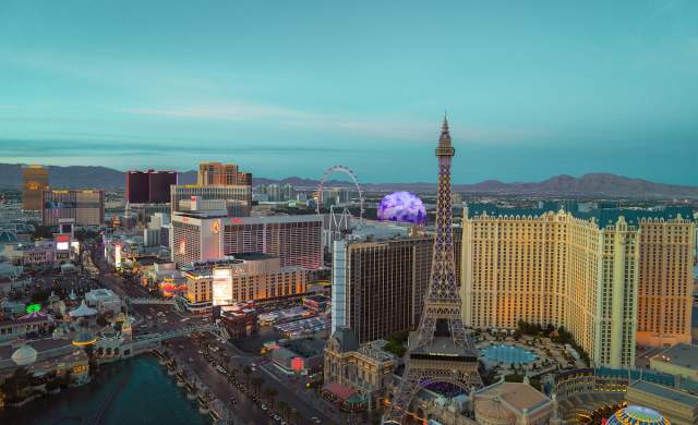 Take a look at this stunning view of the one and only Las Vegas strip during the sunrise.