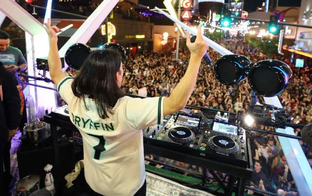 FEED THE BLOCK Gryffin and crowd