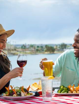 How to Do a Romantic Weekend for Two in Laughlin