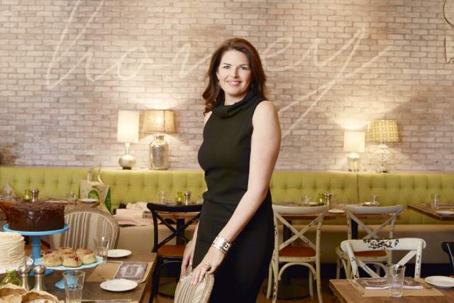 Elizabeth Blau Headshot