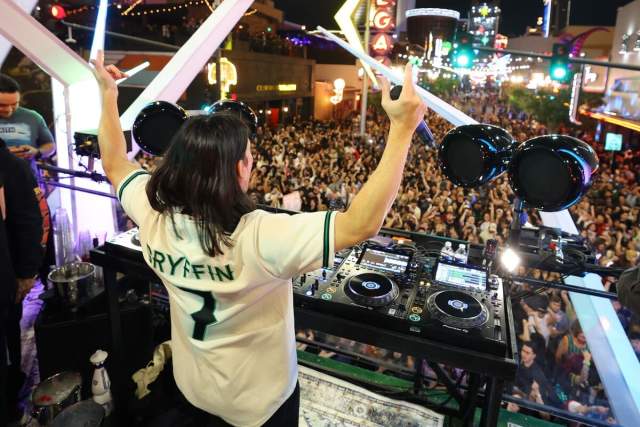 FEED THE BLOCK Gryffin and crowd