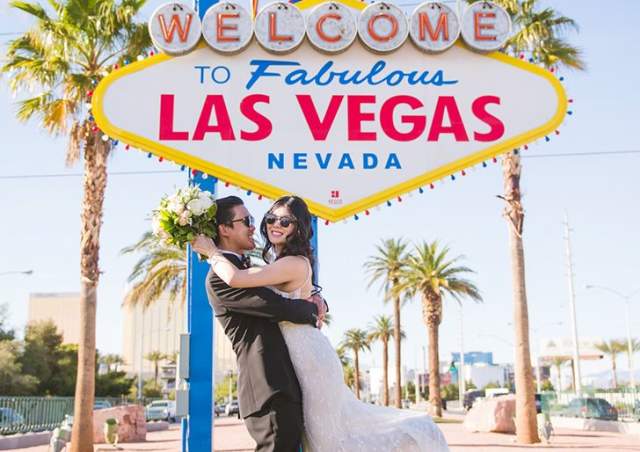 Wedding in front of the Las Vegs sign