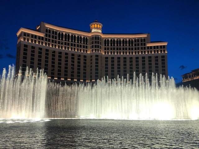 Stunning view of the Fountains of Bellagio at night.