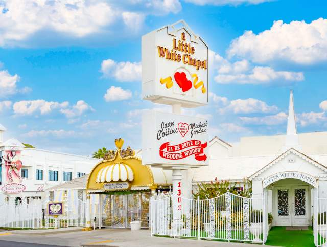 Complimentary 3-Rose Bouquet with Chapel Package