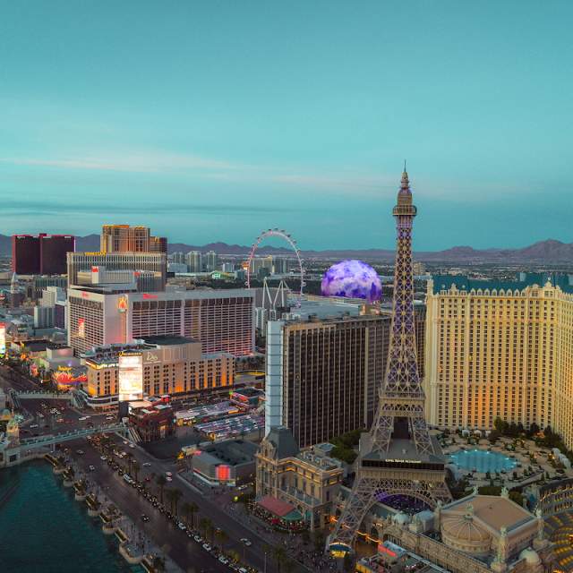 Take a look at this stunning view of the one and only Las Vegas strip during the sunrise.