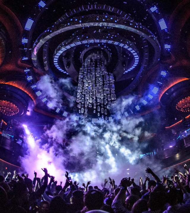 The electrifying party atmosphere at OMNIA Nightclub is sure to get everyone up and dancing.