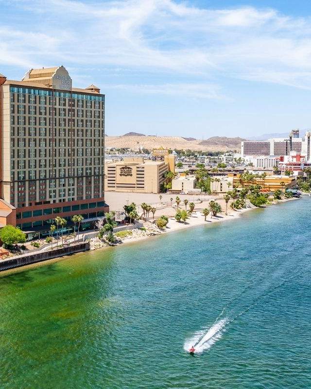 Laughlin River Lodge with water activity