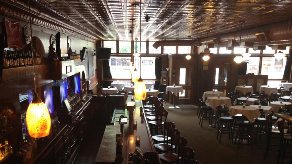 Although Billy’s is deeply rooted in Blues, performances from all genres can be heard blazing from its stage on any given night.