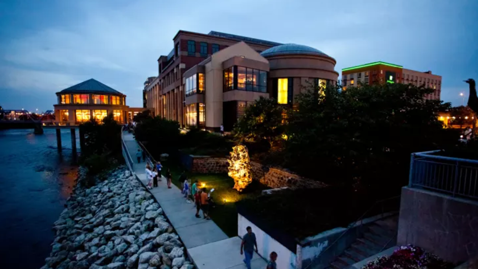 Grand Rapids Museum Exterior