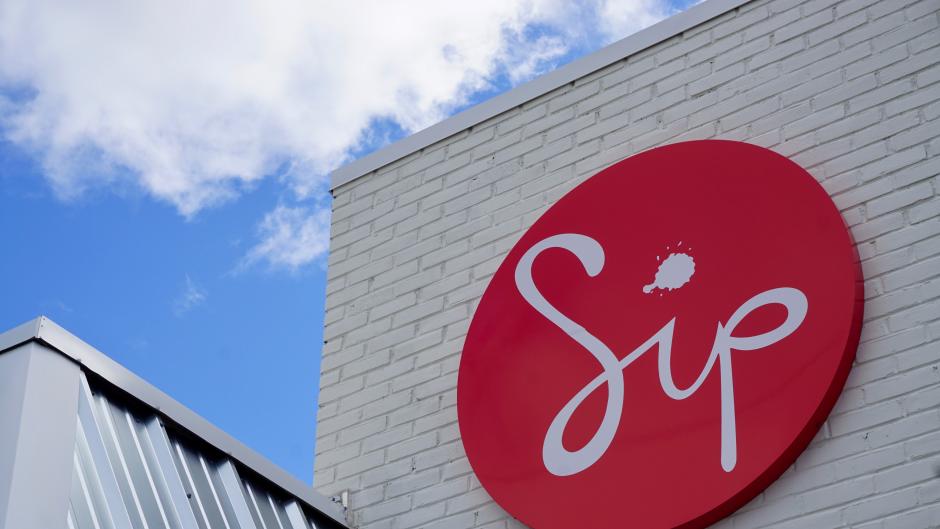 Sip Organic Juice Bar hosts workshops and events centering on wellness.