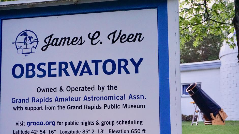 During Public Nights, Veen Observatory is open to the general public, and guests can use its equipment to view the night sky.