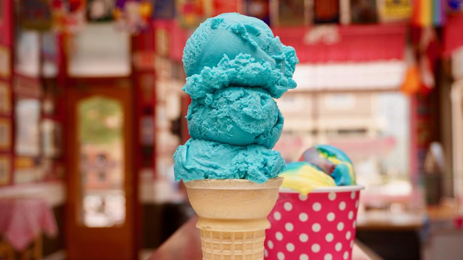 Pinkie's Ice Cream interior