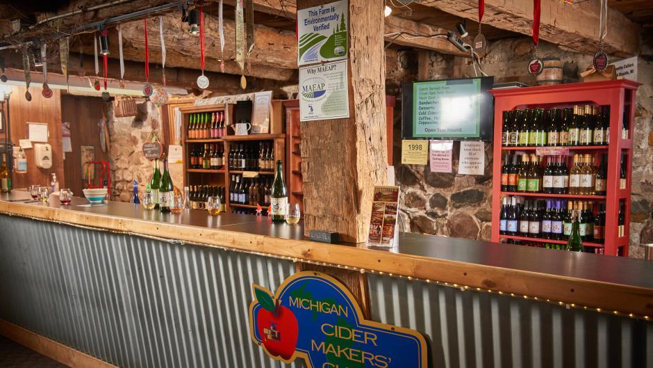 Tasting bar at Robinette's Apple Haus & Winery
