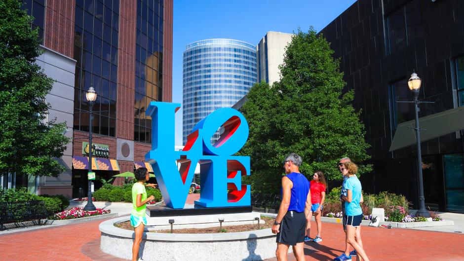 A running tour stops to admire LOVE by Robert Indiana.