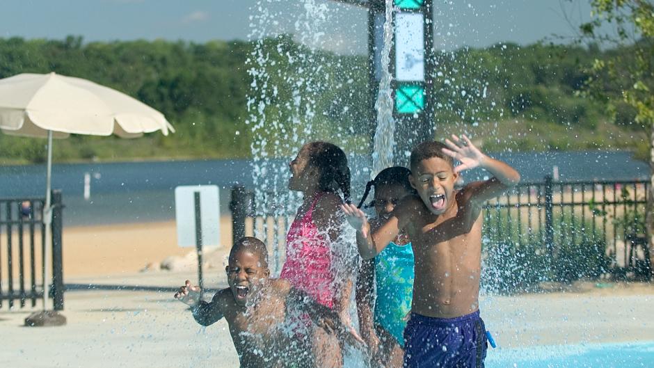Kids at Millennium Park's splash pad