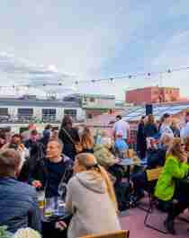People having a good time at the rooftop terrace at Sentralen in Oslo.