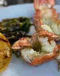 Gratinated crayfish with grilled lemon and fried yeast