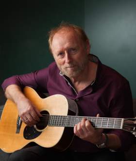 Halvdan Sivertsen playing guitar, Norway