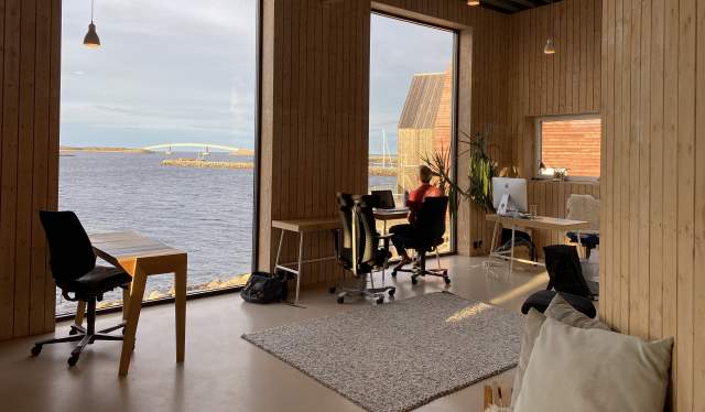 Kontor med havutsikt på Stokkøya strandhotell i Trøndelag