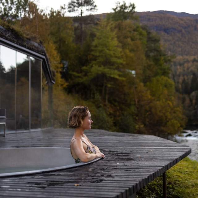 Outdoor family bath massage whirlpool hot tub pool spa – La Moderno