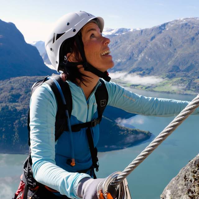 Escalada en Noruega  Escalada en bloque, alpinismo, escalada en hielo,  rápel y otras aventuras en altura