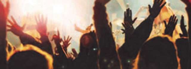 Laughlin offer hot comedy, music acts all summer long