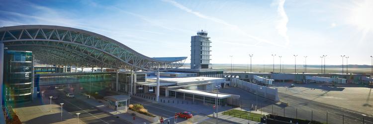 Gerald R. Ford Airport 5 The Gerald R. Ford International airport was ranked the number one airport by size in 2016.