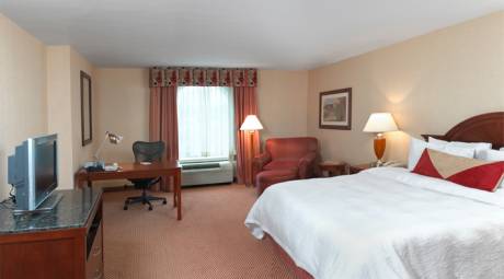 Elmwood Park Zoo - Hotels