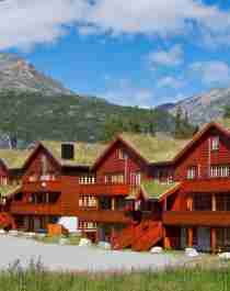 Små hus med leiligheter i Hemsedals fjellandskap