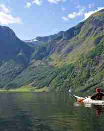 A person paddling in the Nærøyfjord in Fjord Norway