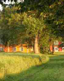 An idyllic farm with a large farmhouse where you can stay with HANEN
