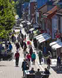 A pedestrian street in Lillehammer full of people