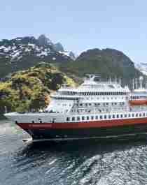 Cruise with Hurtigruten