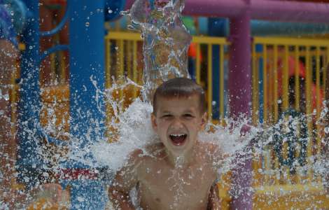 Roseland Waterpark splash factory