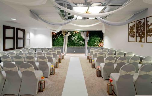 Laughlin wedding chapel (Arch chapel green)