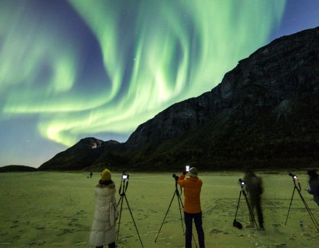 People learning how to photograph the northern lights in Gildeskål, Northern Norway