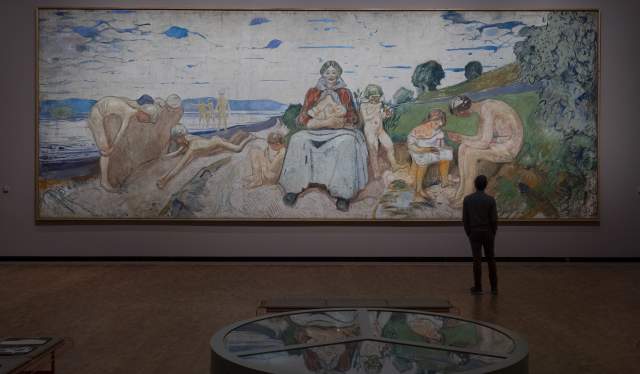 Sharing the spotlight - Edward Munch's monumental works