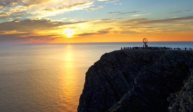 Nordkapp-platået i midnattsol