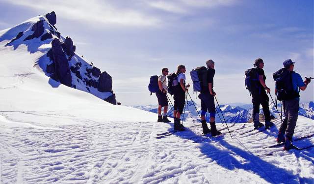 Skiing towards Kolåstind