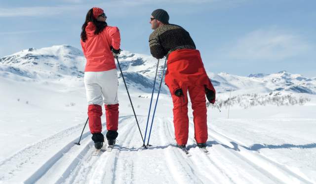 Couple skiing at Beitostølen