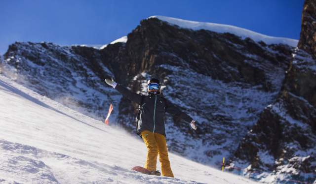 Silje Norendal snowboarding in Norway