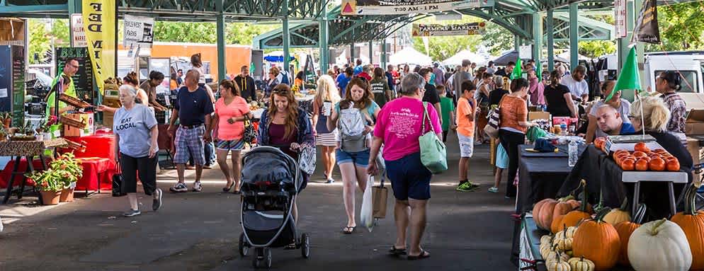 Overland-Park-Farmers-Market-in-Summer Overland-Park-Farmers-Market-in-Summer