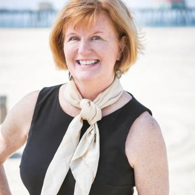 Susan Thomas formal headshot 2016