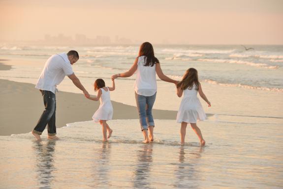 Best Family Vacation With Your Kids Daytona Beach Fl Family Life Today Is Pretty Hectic You Know What Helps Counting Down To Your Next Daytona Beach Vacation It Comforting Imagine Escaping The